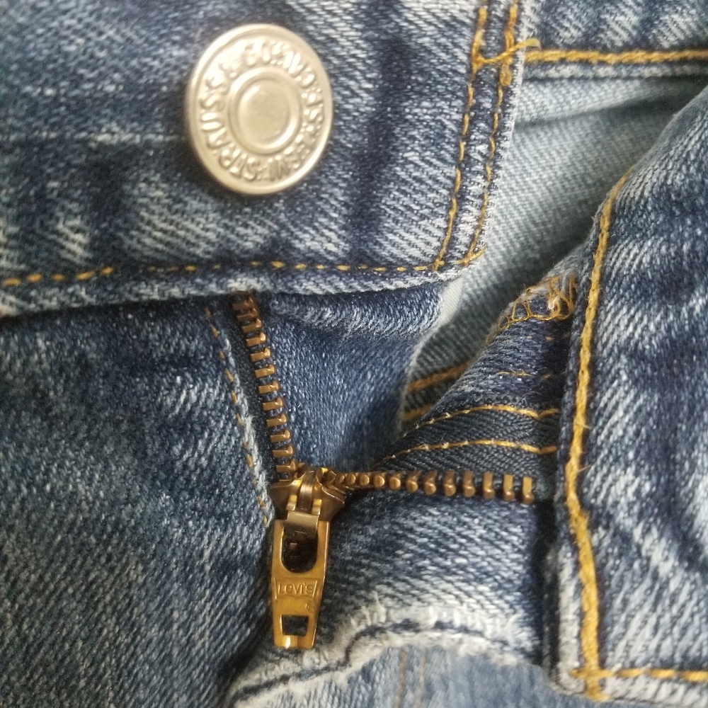 pair 1 of 2: Levi's 550 relaxed 36 x 32 men's jeans - Picture 5 of 9